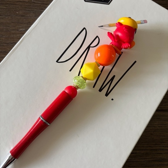 Disney Doorables: Aladdin: Iago handmade beaded pen - Picture 3 of 4